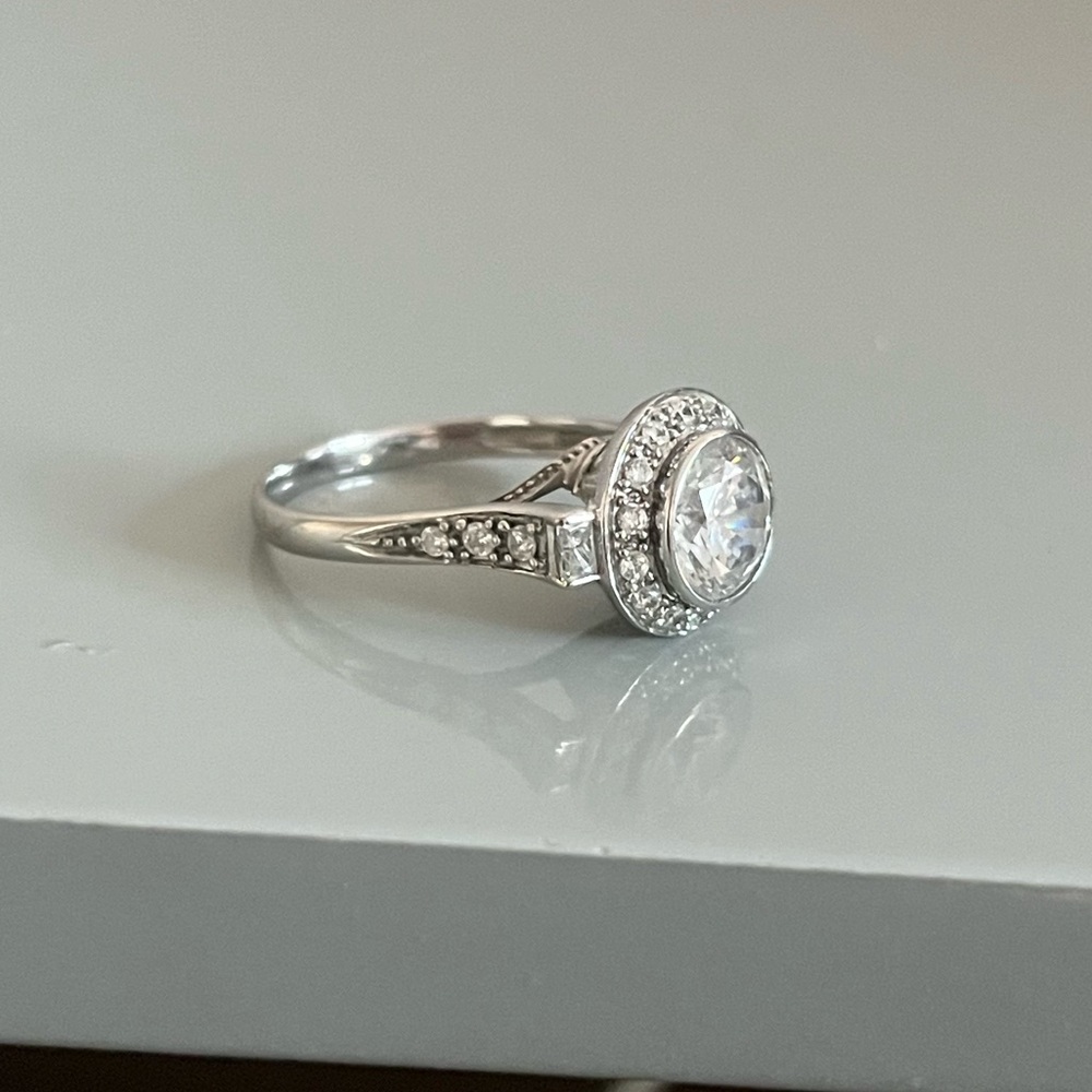 MEDA 14K White Gold Cubic Zirconia Halo Ring Size 9.5